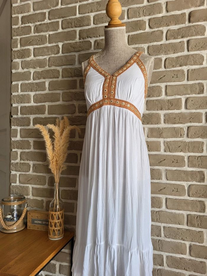 Robe neuve hippie chic bohème blanche avec broderies - Fashion Labelle - photo numéro 7