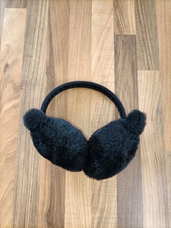 Cache oreille noir tout doux chats