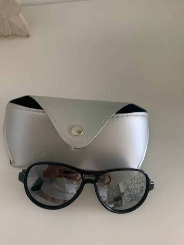 Lunette de soleil - photo numéro 2