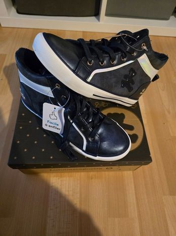 NEUVES (non portées) 🏷🏷🩷😍🤩superbes baskets chaudes pointure 35 fille🩷😍🤩