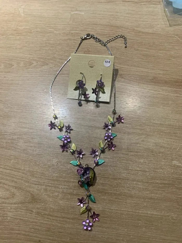 Parure fleurs violettes