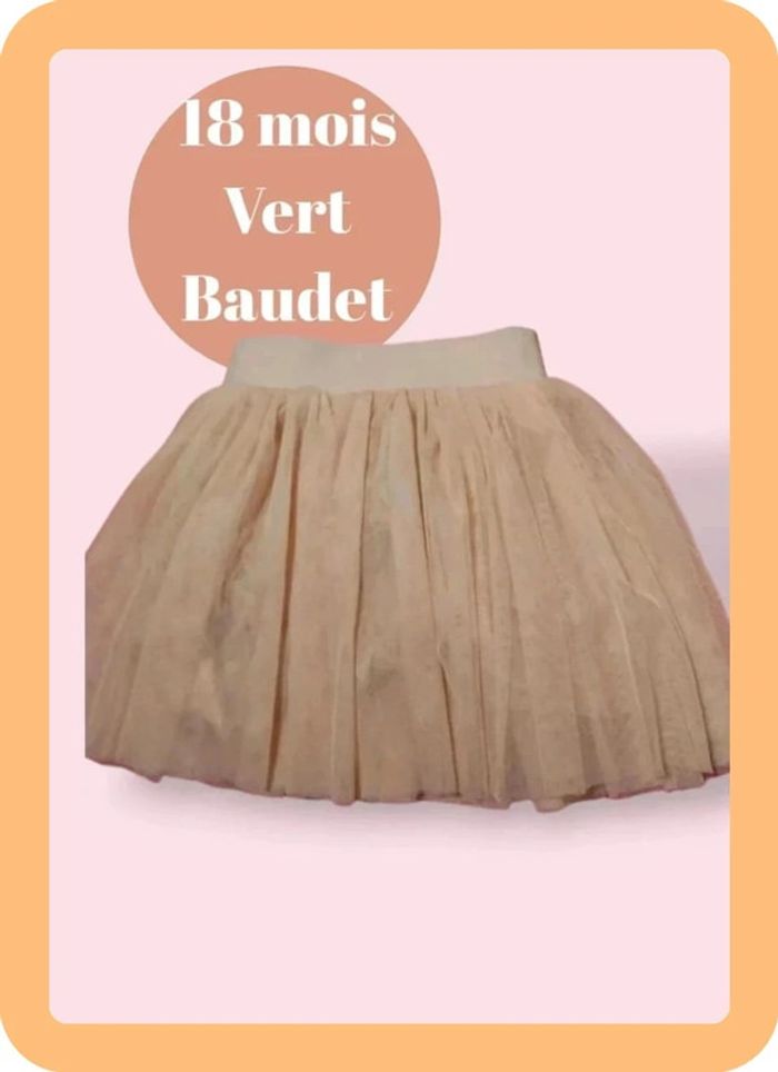 Jupe tulle marque Vertbaudet taille 18 mois (86cm) en très bon état.