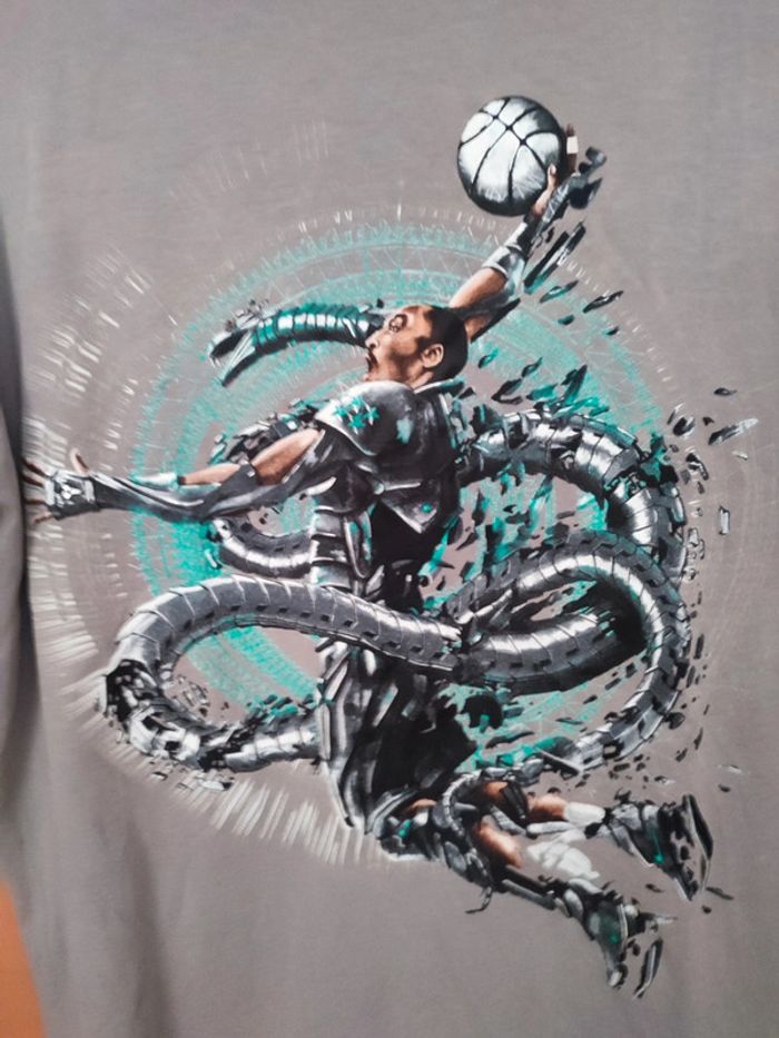 T-shirt Nike Dri-FIT taille M – design basket futuriste
- Bryant Robot bionique - photo numéro 2