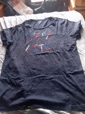 T-shirt court
