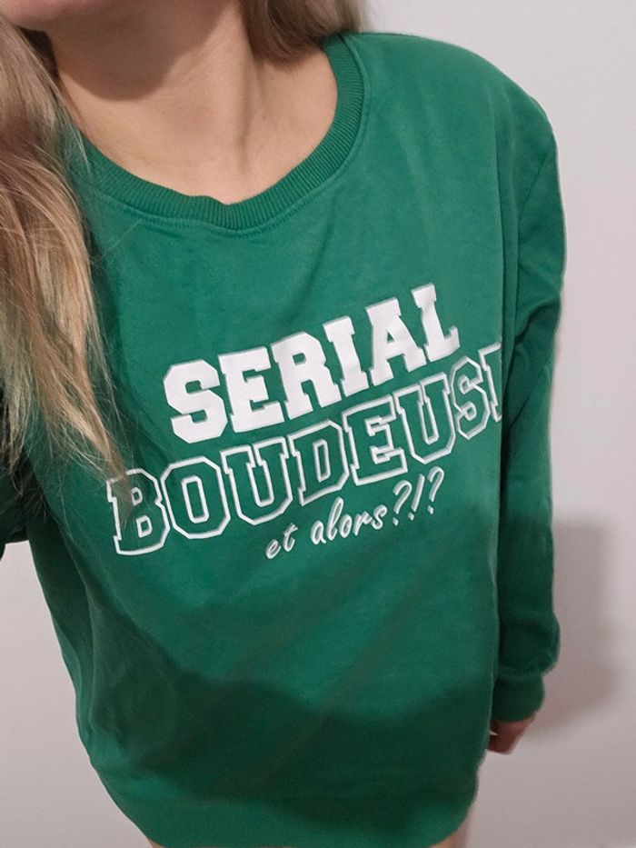 Sweat serial boudeuse taille L - photo numéro 2