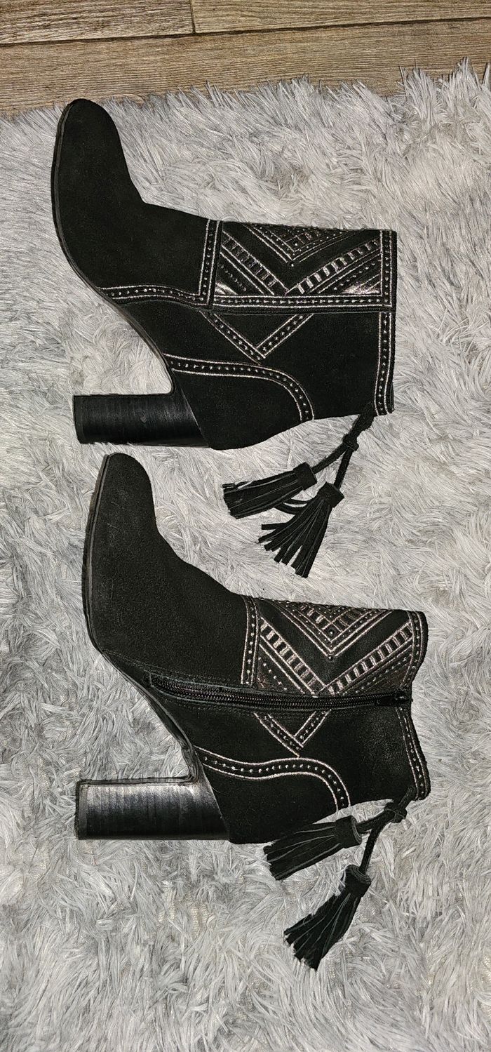 Magnifiques bottines suédine broderie argenté pompons texto 38 - photo numéro 3