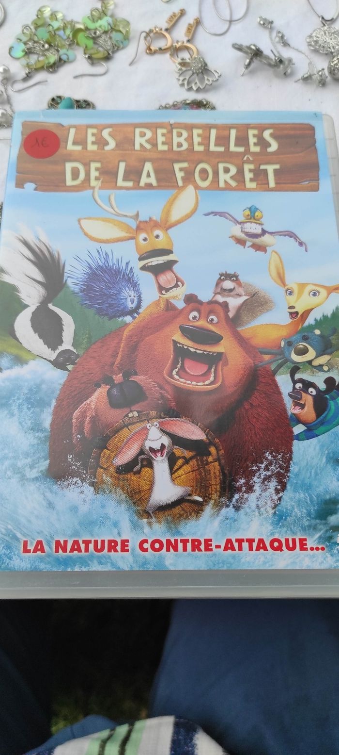 DVD enfant Les rebelles de la forêt 3