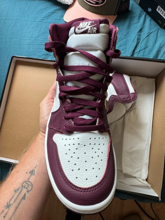 Air Jordan 1 Retro High OG Bordeaux – Taille 41 – Neuve avec boîte - photo numéro 3