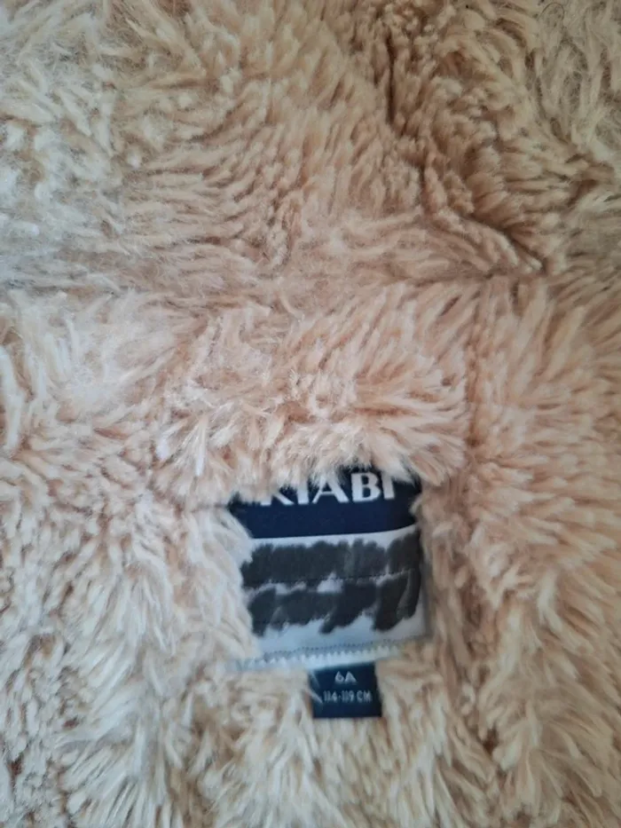 Blouson aviateur garçon  - Kiabi 6 ans - Capuche fausse fourrure , en très bon état - photo numéro 5