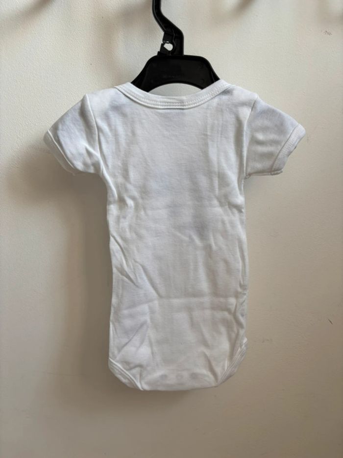Lot 3 bodies blanc et bleu manches courtes Petit Bateau 3 mois - photo numéro 5