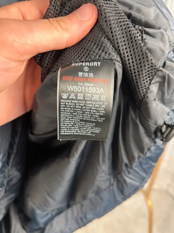 Doudoune Marine Superdry S neuve - photo numéro 6