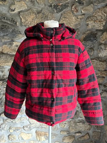 Veste d’hiver rouge et noir 