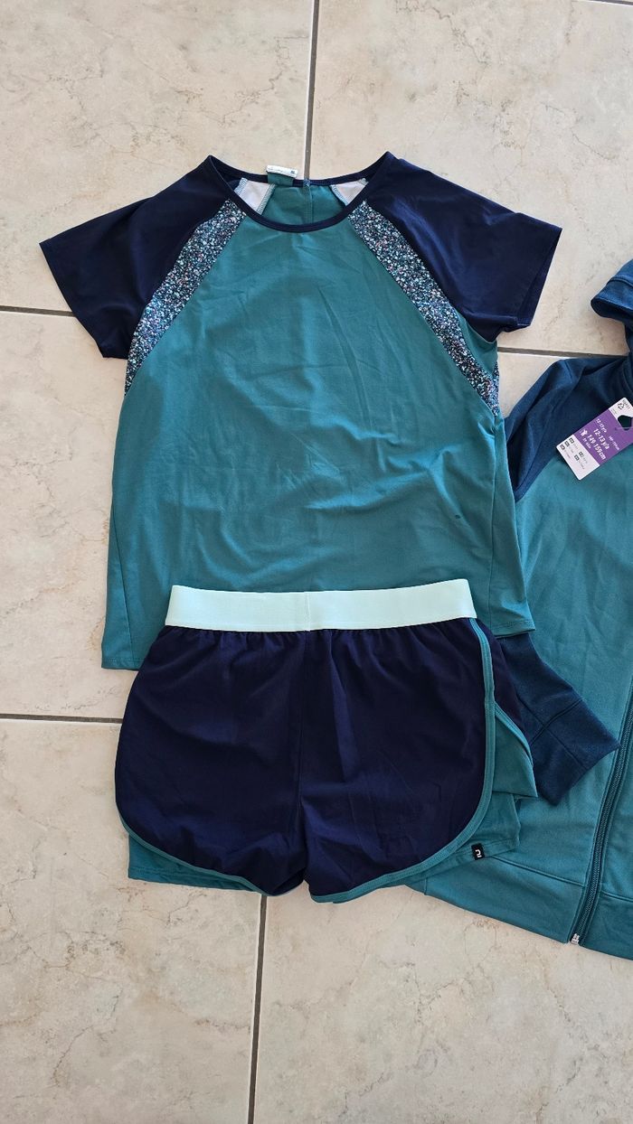 🩷😍 Ensemble de sport, sweat zippé, teeshirt mc et short 12/13ans fille 🩷 - photo numéro 2