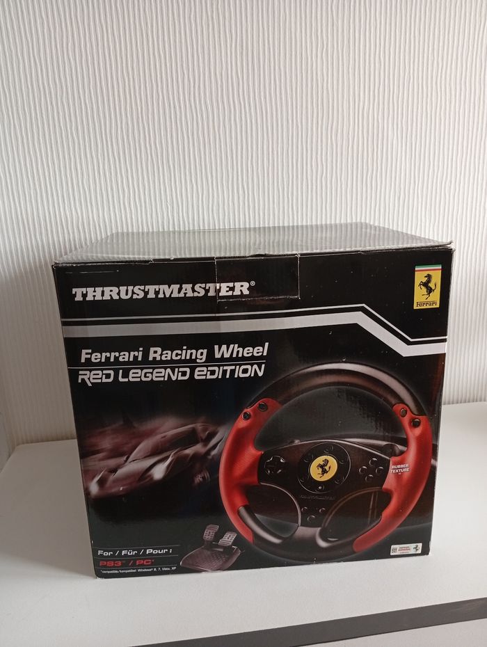 Volant et pédales Ferrari racing wheel PS3