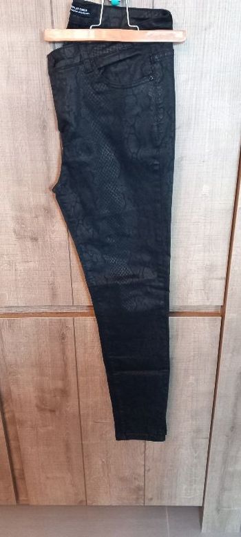 pantalon noir effet zébré