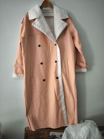 Manteau long saumon clair avec col en fausse fourrure Taille L