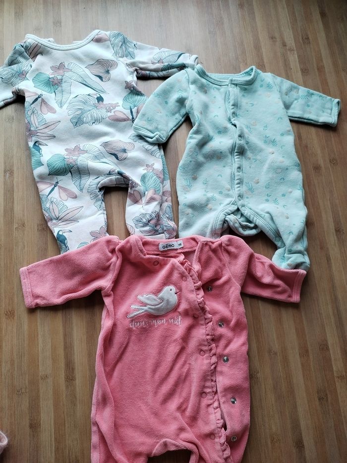 Lot vêtements fille 1 mois - photo numéro 7