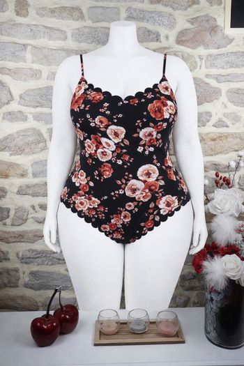 Body festonné chic romance en fleurs noir et multicolore Jamais porté Femme taille 52 marque PrettyLittlething 🌺 