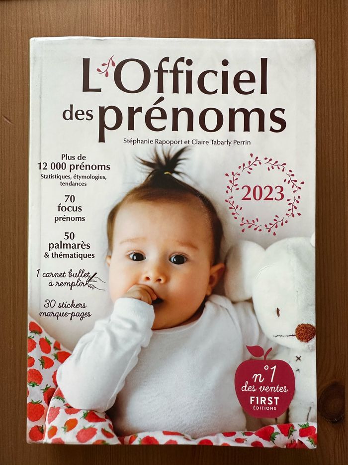 Livre officiel des prénoms 2023 - photo numéro 1