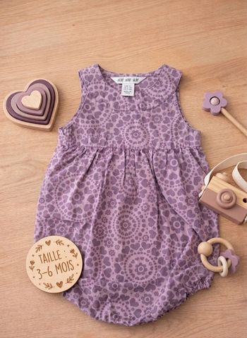 Barboteuse à Motifs Cœurs & Fleurs – H&M – Taille 2/4 mois