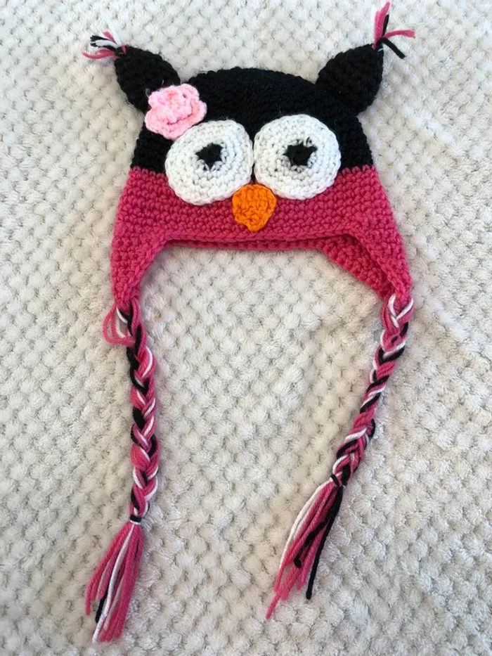 Très beau bonnet crocheté hiboux