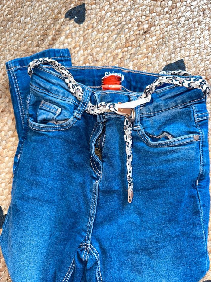 Jeans tape à l’œil 9 ans - photo numéro 3