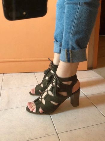 Sandales à talon en cuir daim kaki André pointure 38