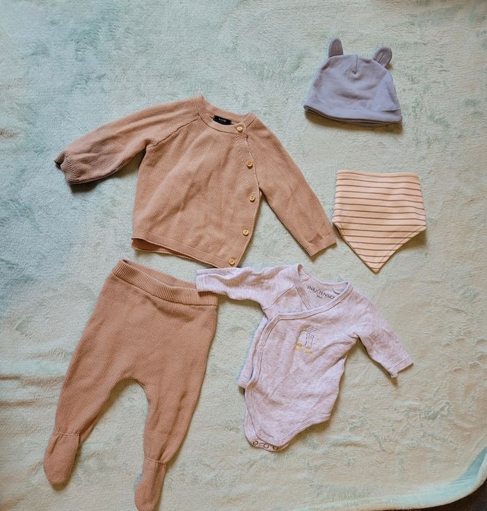 Lot pyjama body et accessoires bébé garçon 1mois - photo numéro 2