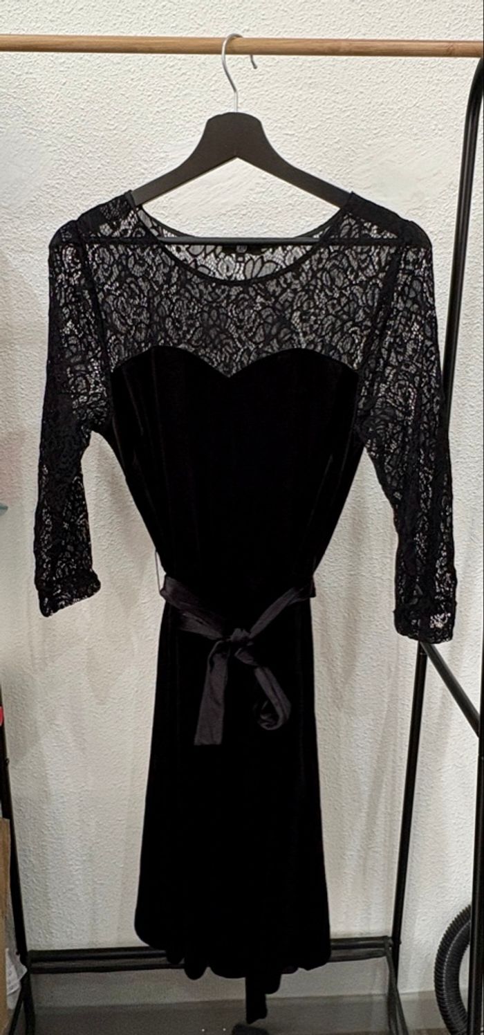 Robe noire en velours et en dentelle Jacqueline Riu - Taille 40 - photo numéro 1