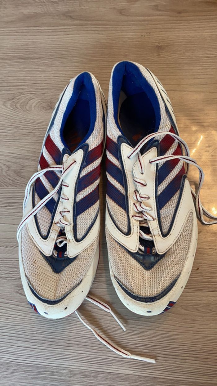 Chaussures Adidas à crampons pointure 40