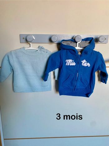 Lot d’un gilet et un pull en taille 3 mois