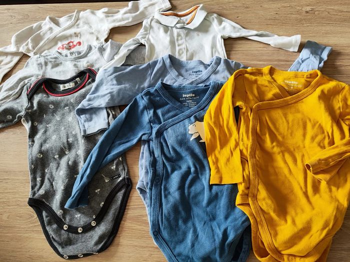 Lot de 7 bodies 6/12 mois