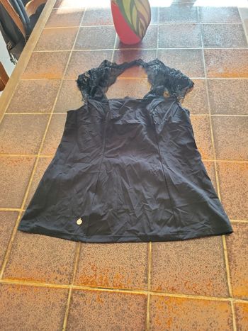 Débardeur tee shirt sans manche