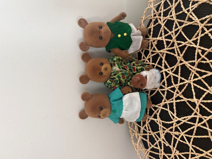 Famille d'ours et vêtements Sylvanian Families Calico Critters de Mapletown, années 80 - photo numéro 3