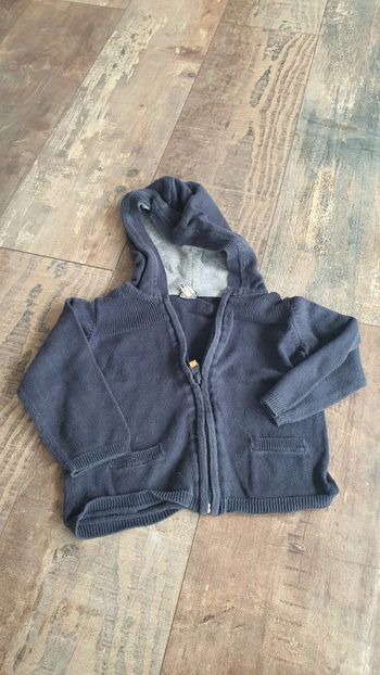 Gilet tao 24 mois en très bon état