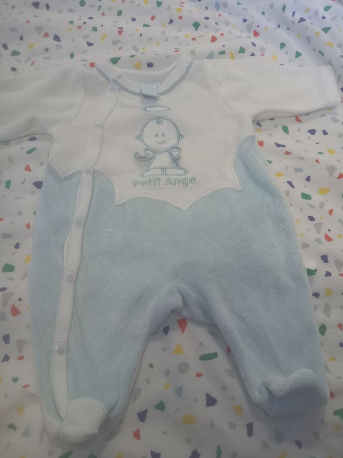 6 pyjamas naissance, très peu portés - photo numéro 5