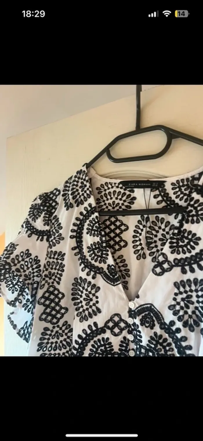 Zara Embroidered Button Down V-neck Blouse - photo numéro 2