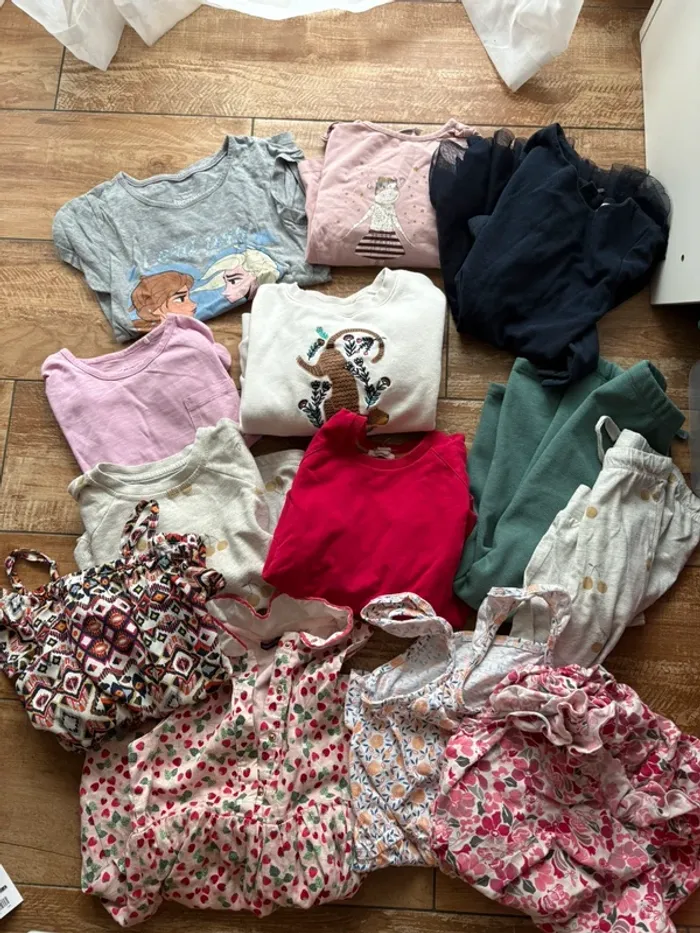 Lots vêtements fille 4-5ans