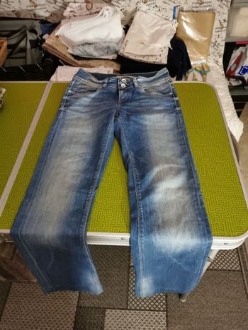 Jean's teddy smith taille 26 (36) fermeture et 2 boutons