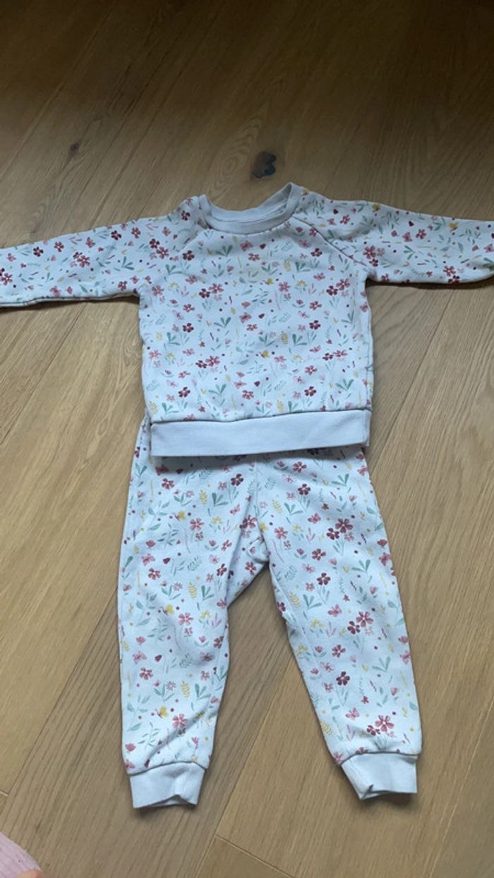 Ensemble survêtement liberty 12/18 mois primark