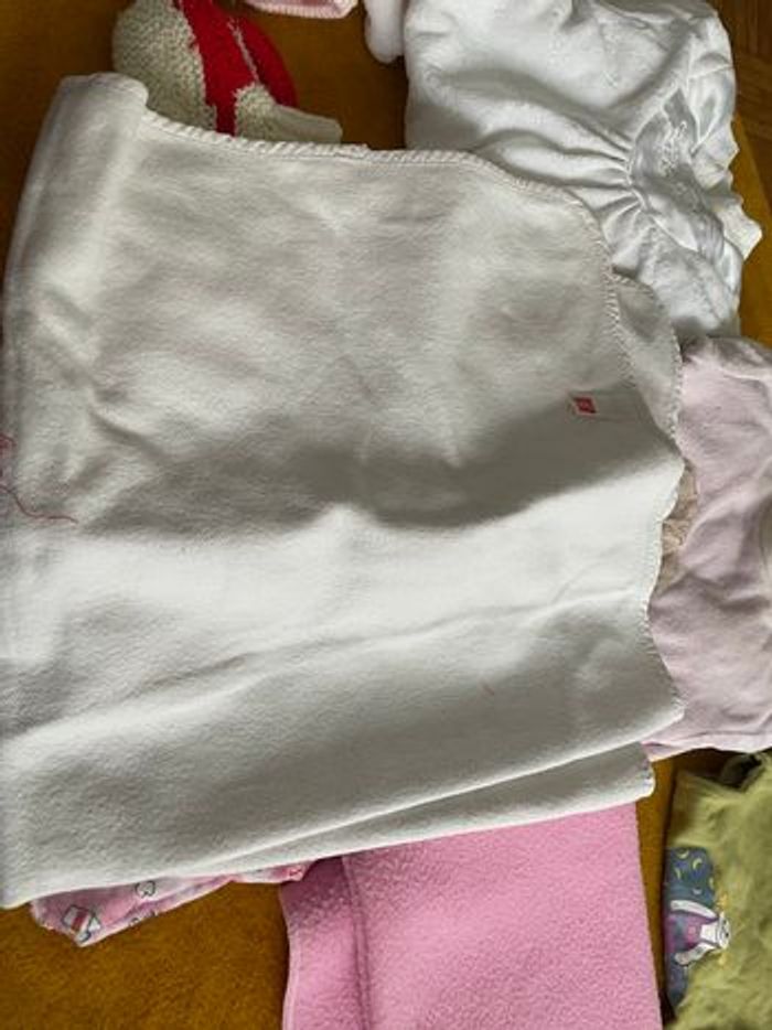Lot 10 articles et vêtements naissance / 1 mois bébé fille - photo numéro 5