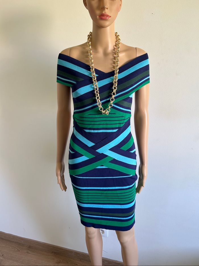 Robe rayée avec épaules dénudées Morgan taille S comme neuve