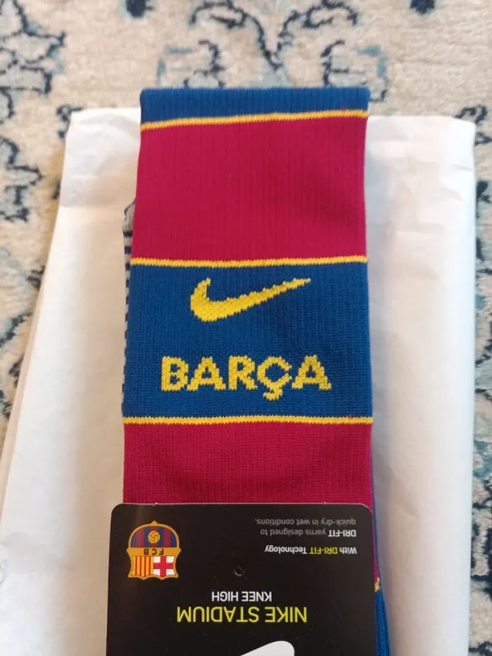 Chaussettes de foot Nike équipe FC Barcelone taille 31/35 authentique neuf - photo numéro 3