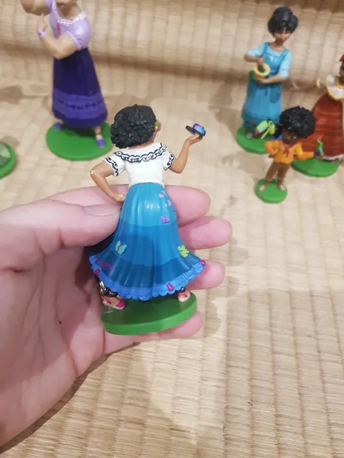 Lot de 9 figurines Encanto playset deluxe Disney Store - photo numéro 12