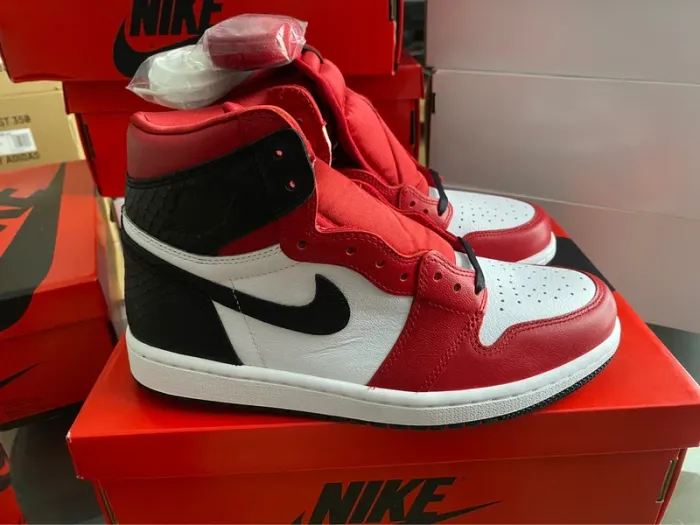 Jordan 1 high retro satin black snake - photo numéro 13