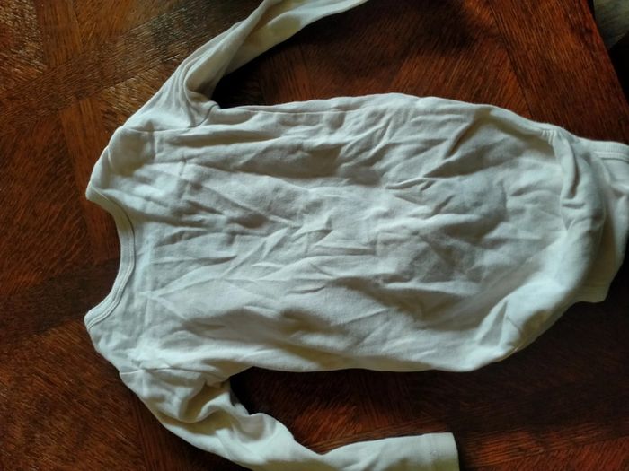 Body 6/12 mois 74/80 cm - photo numéro 3