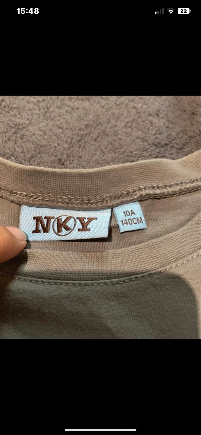 Tee-shirts 10ans - photo numéro 3