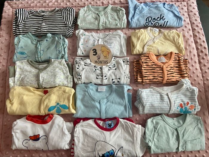 Lot de 15 pyjamas taille 3 mois