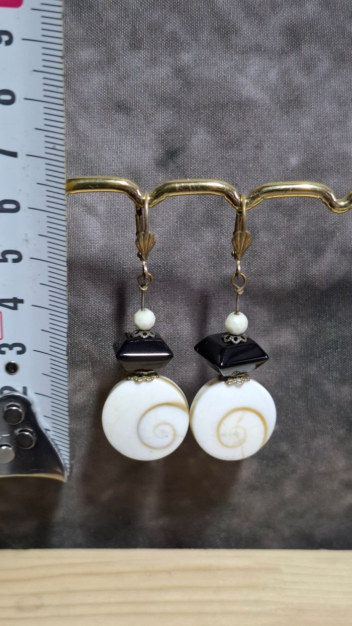 Boucles d’oreille œil de Sainte Lucie cristal noir look rétro - photo numéro 9