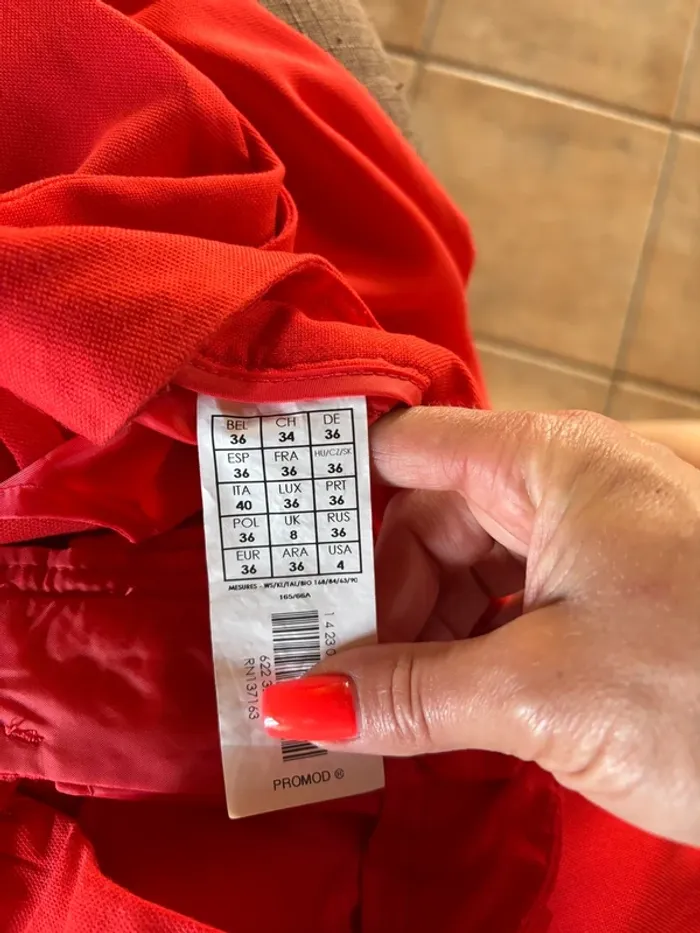 Pantalon de tailleur rouge - photo numéro 4